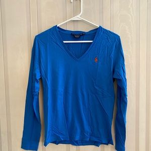 Long sleeve t-shirt.